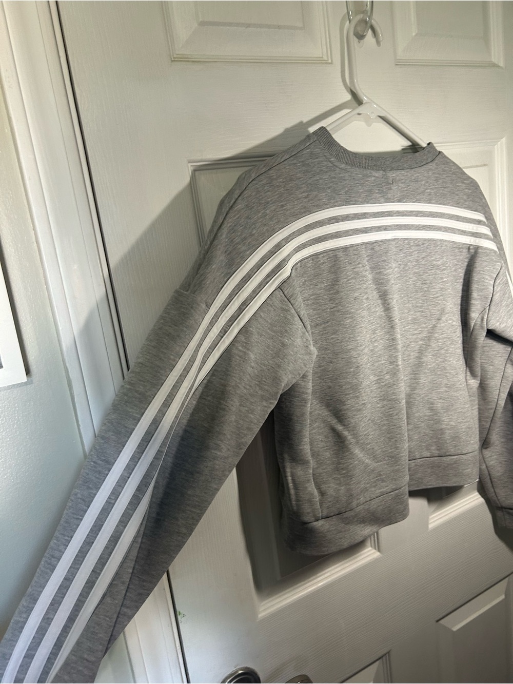 Adidas Wrapped 3-Stripes sweatshirt Slightly cropped Size XS Gray White Pockets - Picture 6 of 12